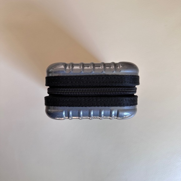 Rimowa Cosmetic Case - Picture 3 of 7